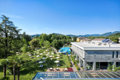 Esterno-Piscina-dallalto-2022